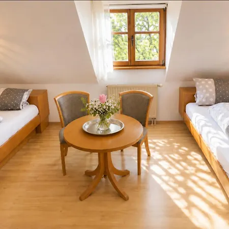 Casa de hóspedes Rose-monteurzimmer & Ferienzimmer - Bodensee-selbstversorger Mit Kuechen, Parken & Kaffee & Wlan Frei 3*
